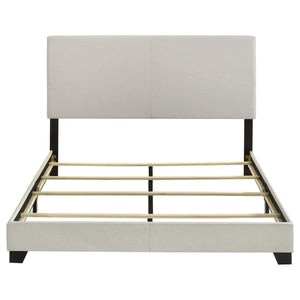 Cama Queen con paneles tapizados en tela Dorian, color crema