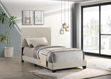Cama doble con paneles tapizados en tela Dorian color crema