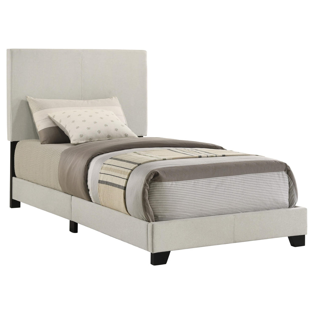 Cama doble con paneles tapizados en tela Dorian color crema