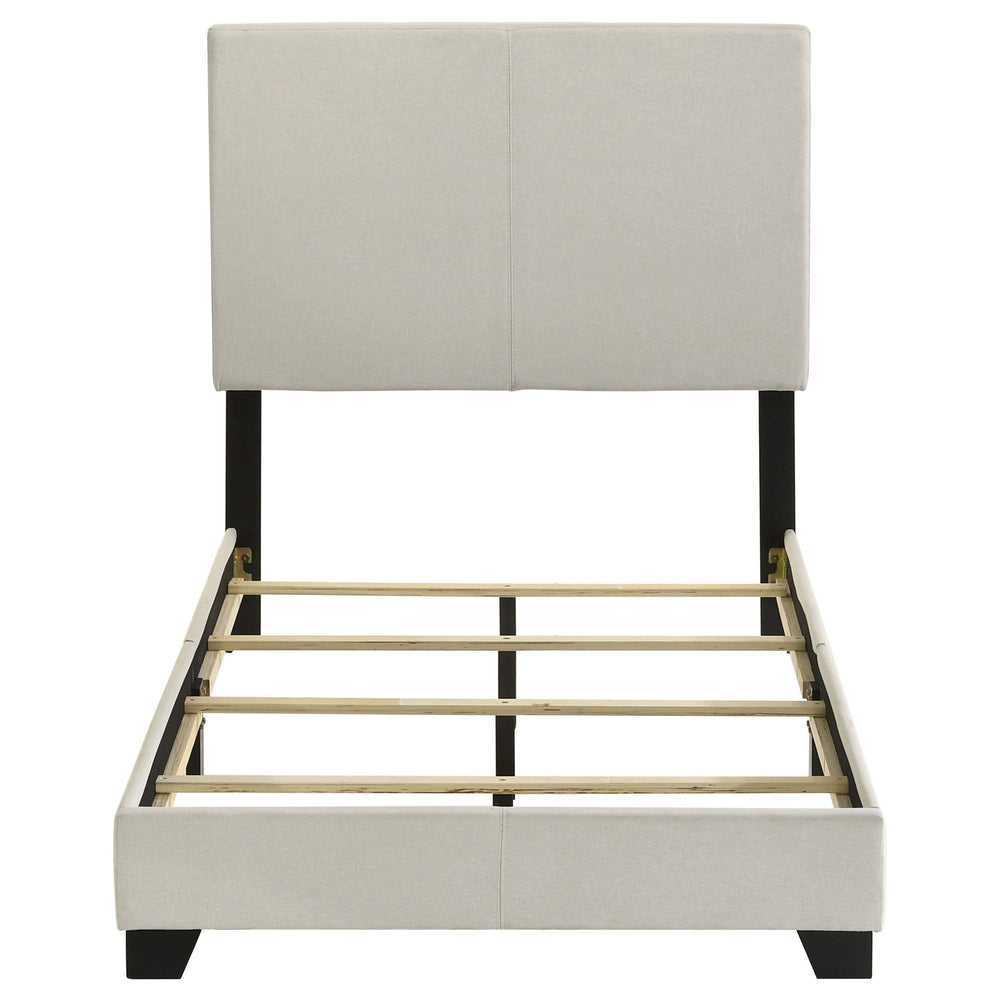 Cama doble con paneles tapizados en tela Dorian color crema
