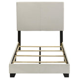 Cama doble con paneles tapizados en tela Dorian color crema