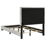 Cama doble con paneles tapizados en tela Dorian color crema