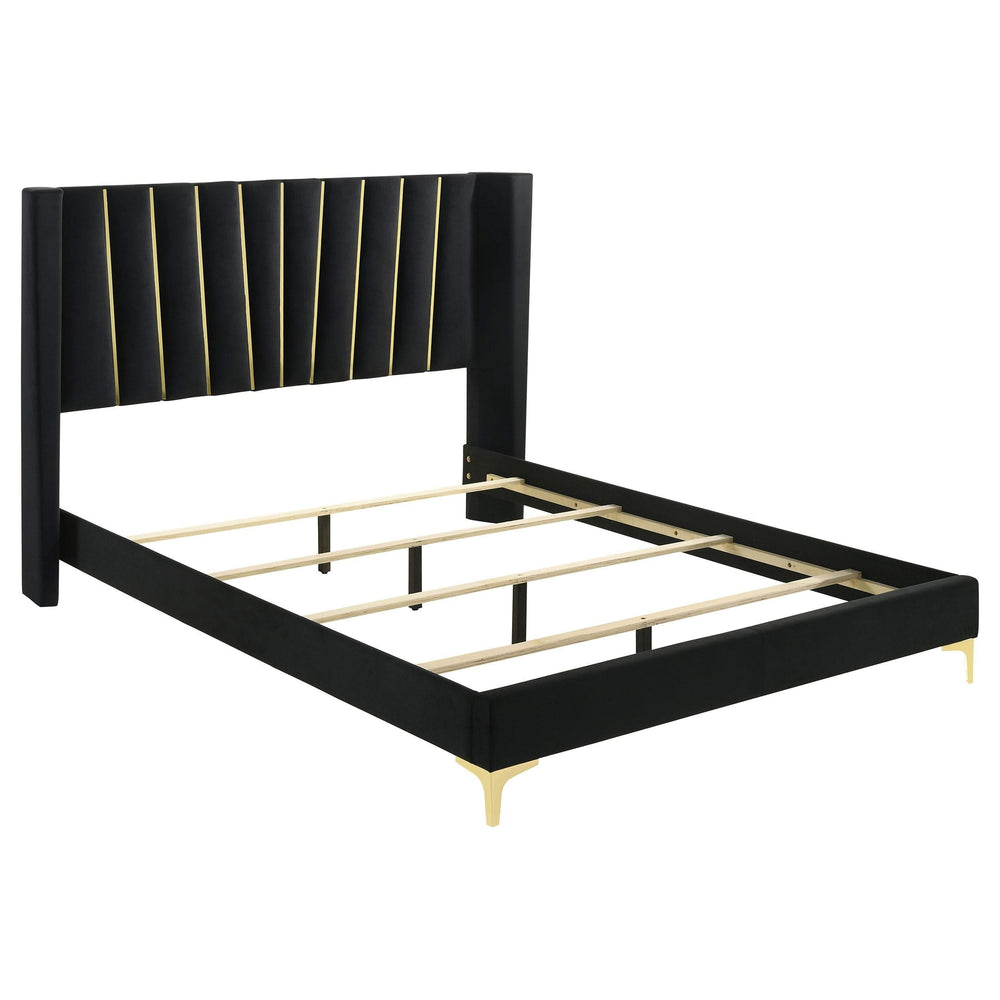 Cama tapizada Kendall Eastern King con paneles en color negro