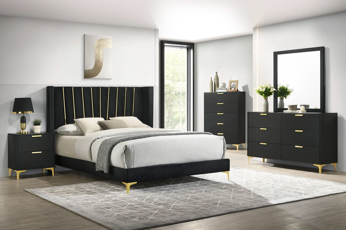 Cama tapizada Kendall Eastern King con paneles en color negro