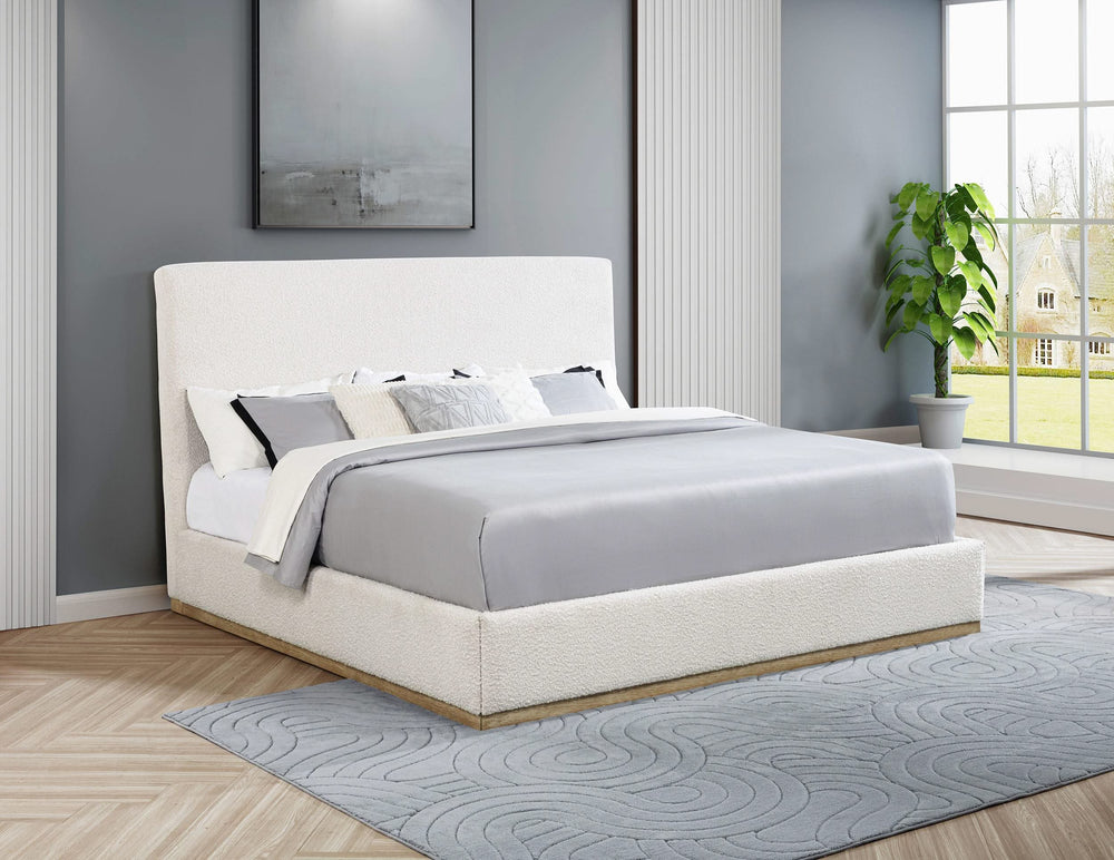 Cama tapizada Knox EASTERN KING con paneles en color crema