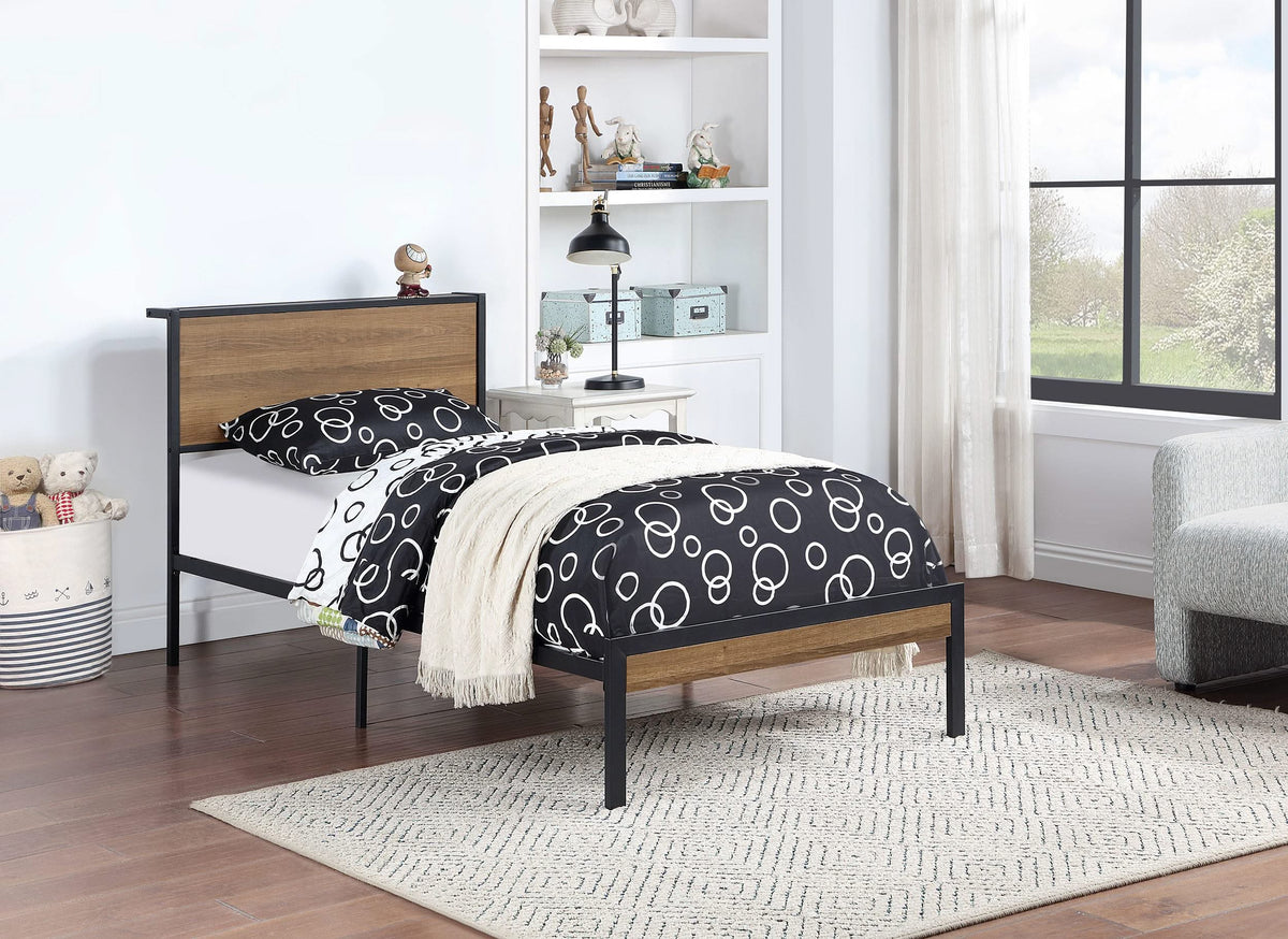 Cama individual con paneles metálicos Ricky de roble claro