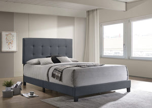 Cama Queen tapizada Mapes con paneles en gris