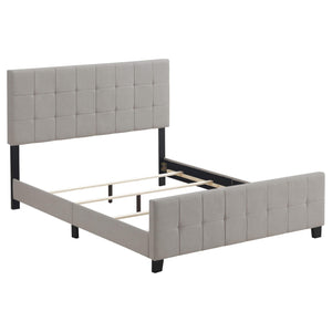 Cama tapizada Fairfield Eastern King con paneles en beige