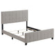 Cama tapizada Fairfield Eastern King con paneles en beige