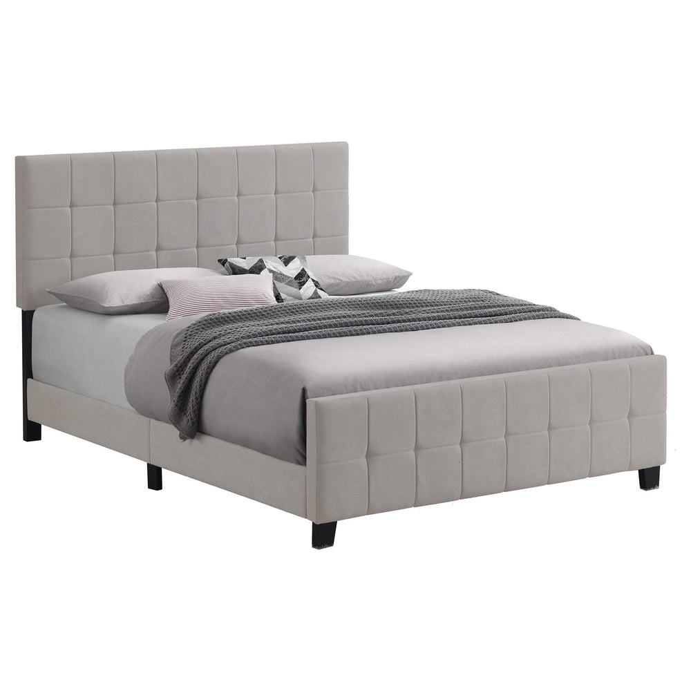 Cama tapizada Fairfield Eastern King con paneles en beige