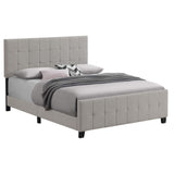 Cama tapizada Fairfield Eastern King con paneles en beige