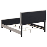 Cama tapizada Fairfield Eastern King con paneles en beige
