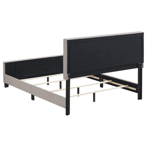 Cama tapizada Fairfield Eastern King con paneles en beige