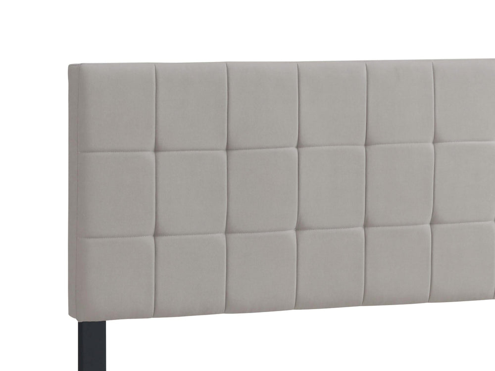 Cama tapizada Fairfield Eastern King con paneles en beige