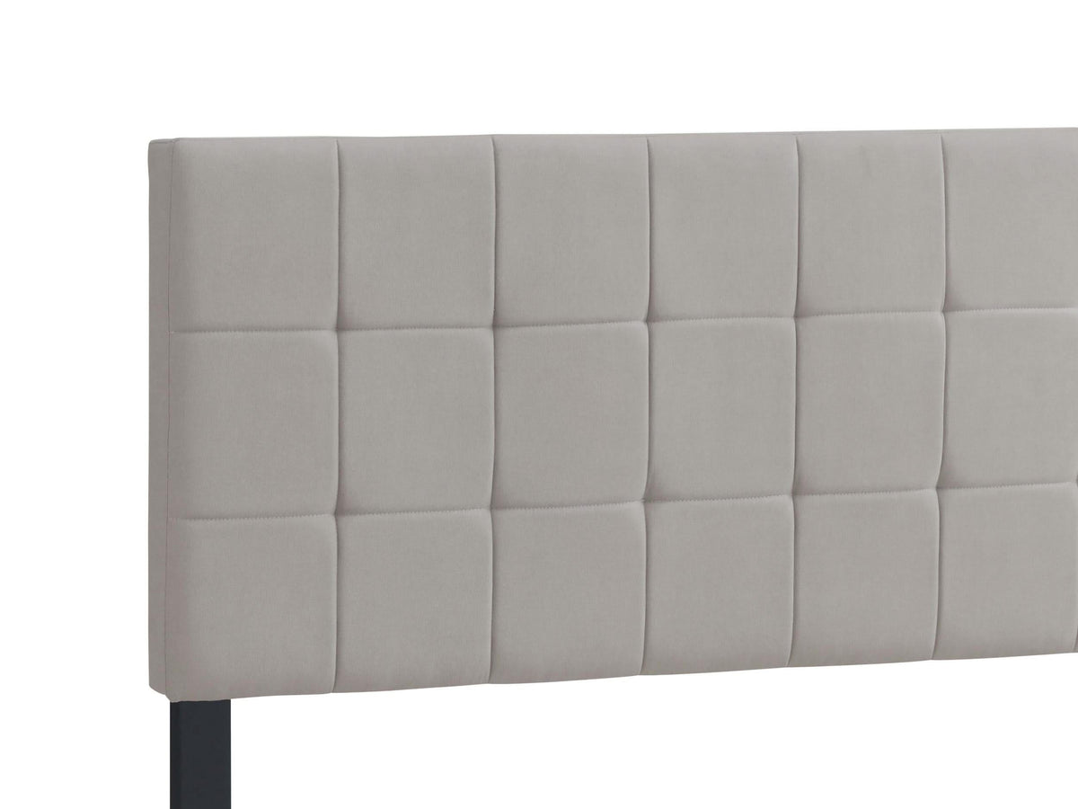 Cama tapizada Fairfield Eastern King con paneles en beige