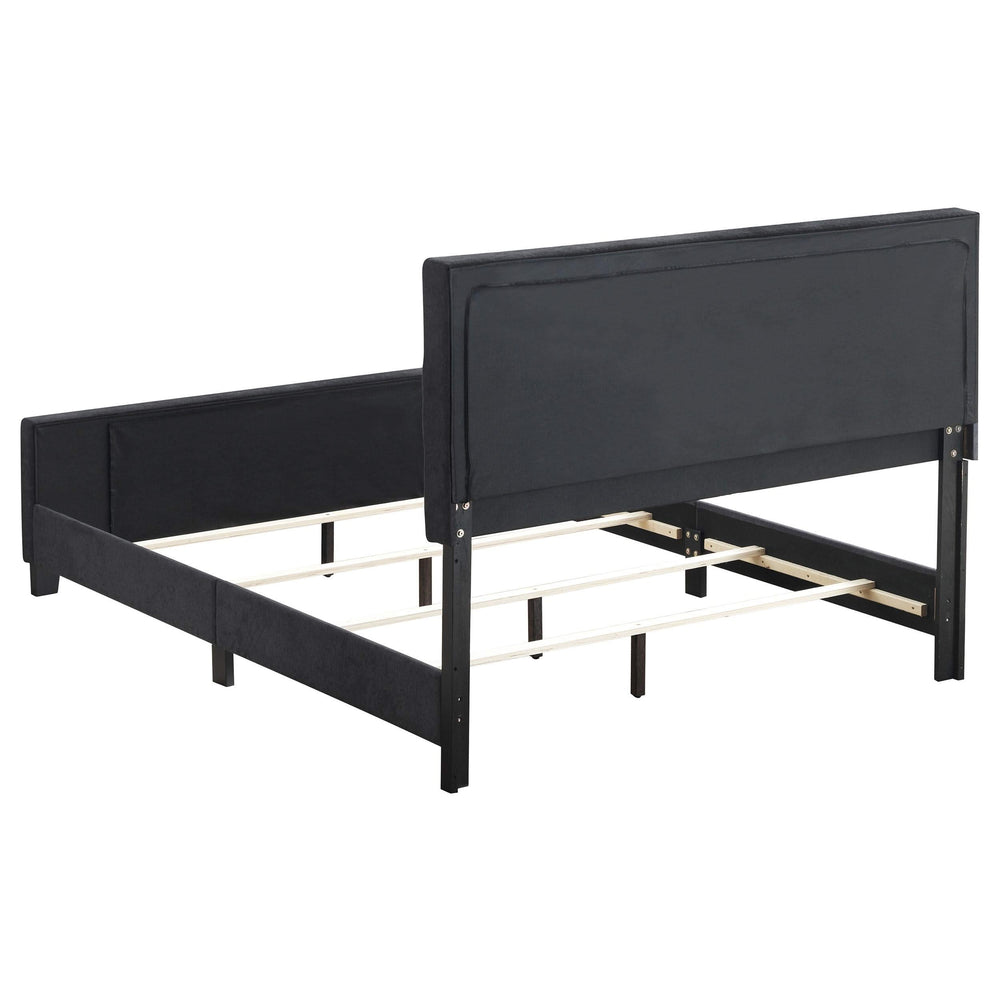 Cama tapizada Fairfield Eastern King con paneles en gris oscuro