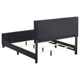 Cama tapizada Fairfield Eastern King con paneles en gris oscuro