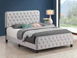 Cama Littleton Eastern King con capitoné, tapizada en beige