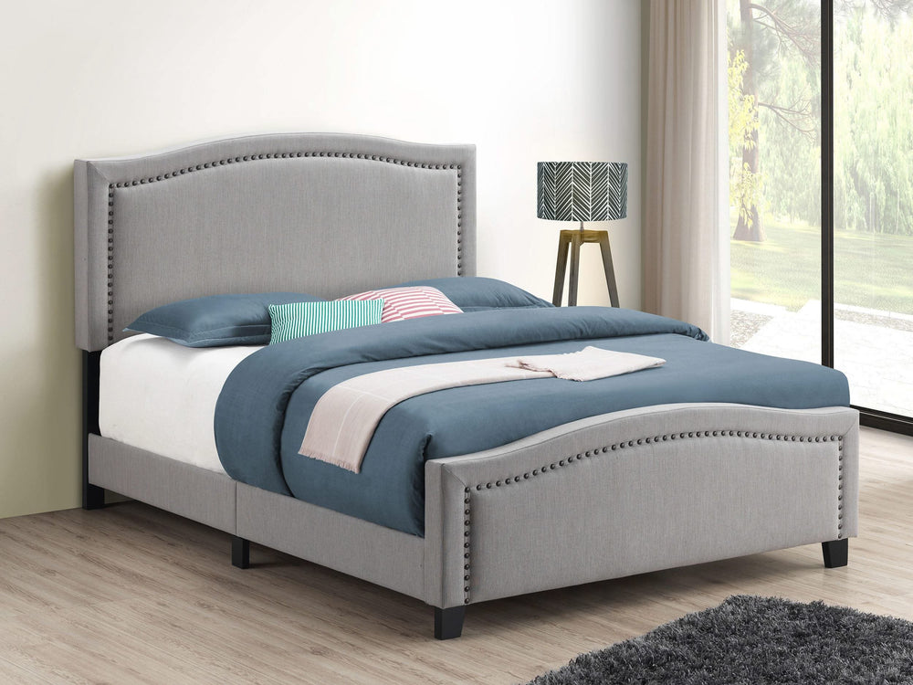 Cama King tapizada Hamden con paneles en color mineral