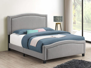 Cama King tapizada Hamden con paneles en color mineral