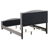 Cama King tapizada Hamden con paneles en color mineral