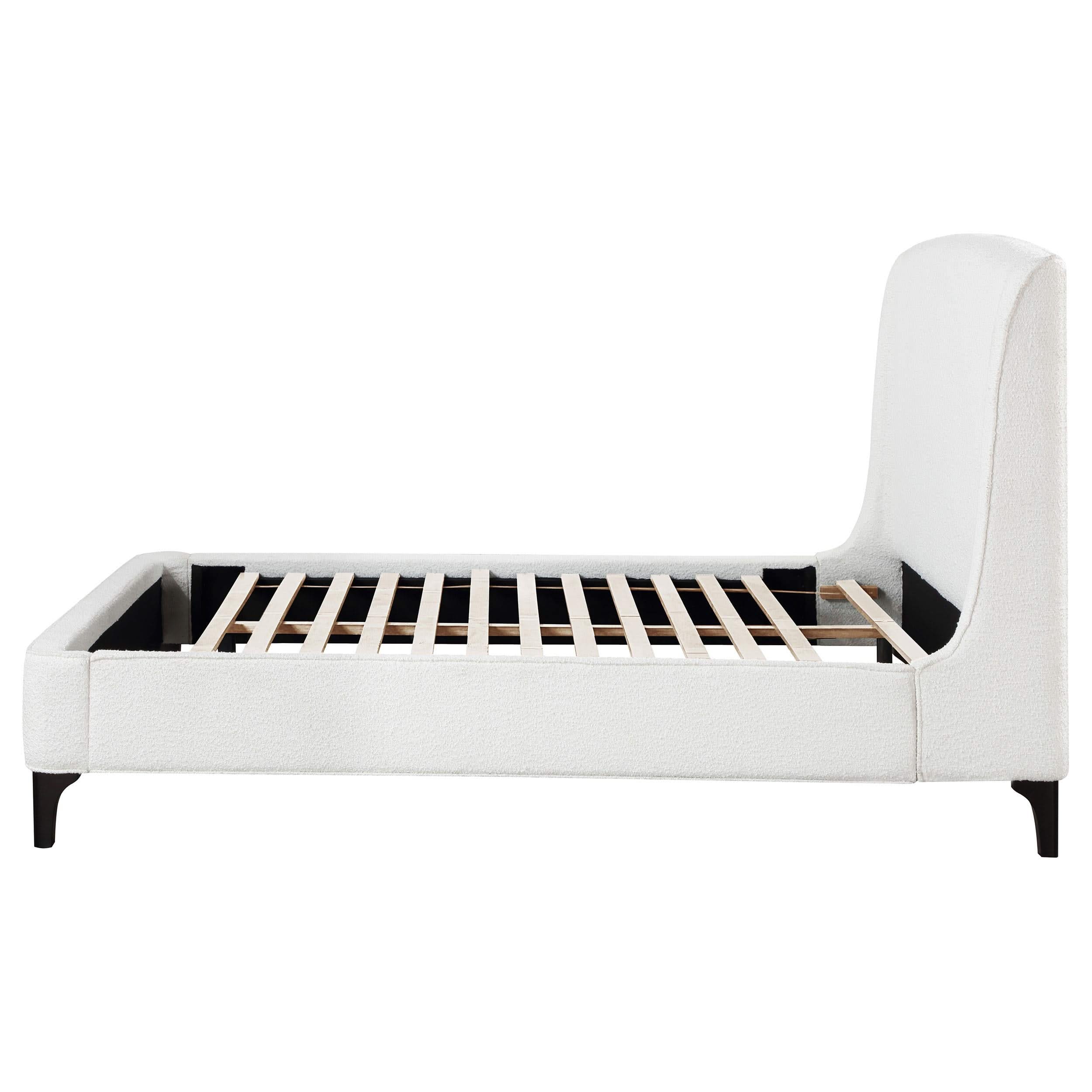 Cama Mosby tapizada Eastern King con respaldo de alas, color nieve