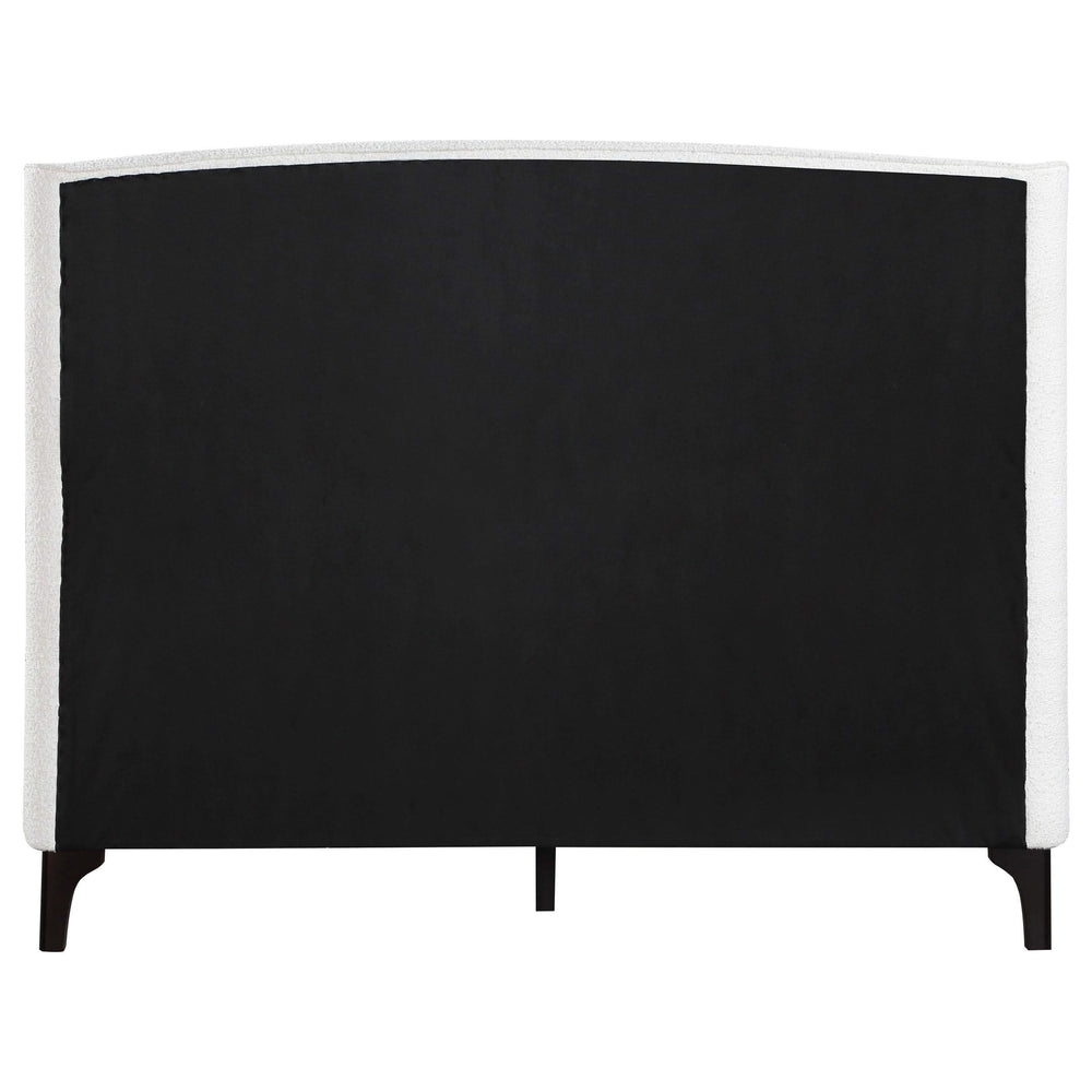 Cama Mosby tapizada Eastern King con respaldo de alas, color nieve