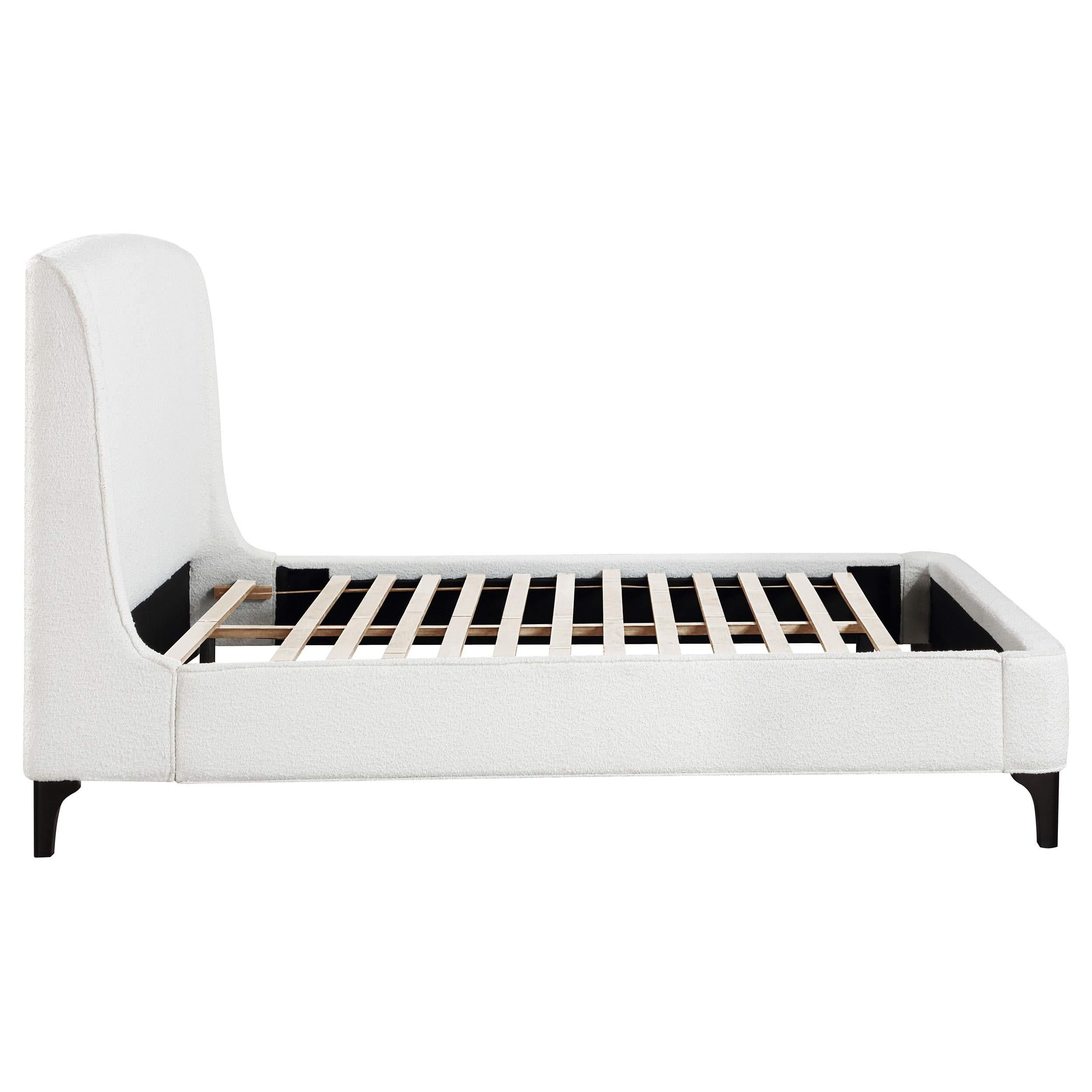 Cama Mosby tapizada Eastern King con respaldo de alas, color nieve
