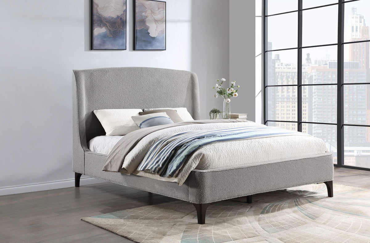 Cama Mosby tapizada Eastern King con respaldo de alas, color gris