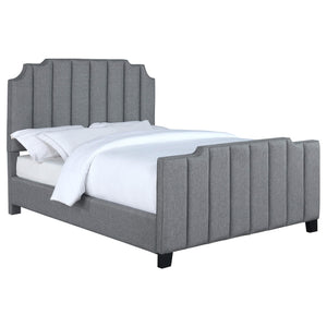 Cama Queen tapizada Fiona con paneles en gris claro