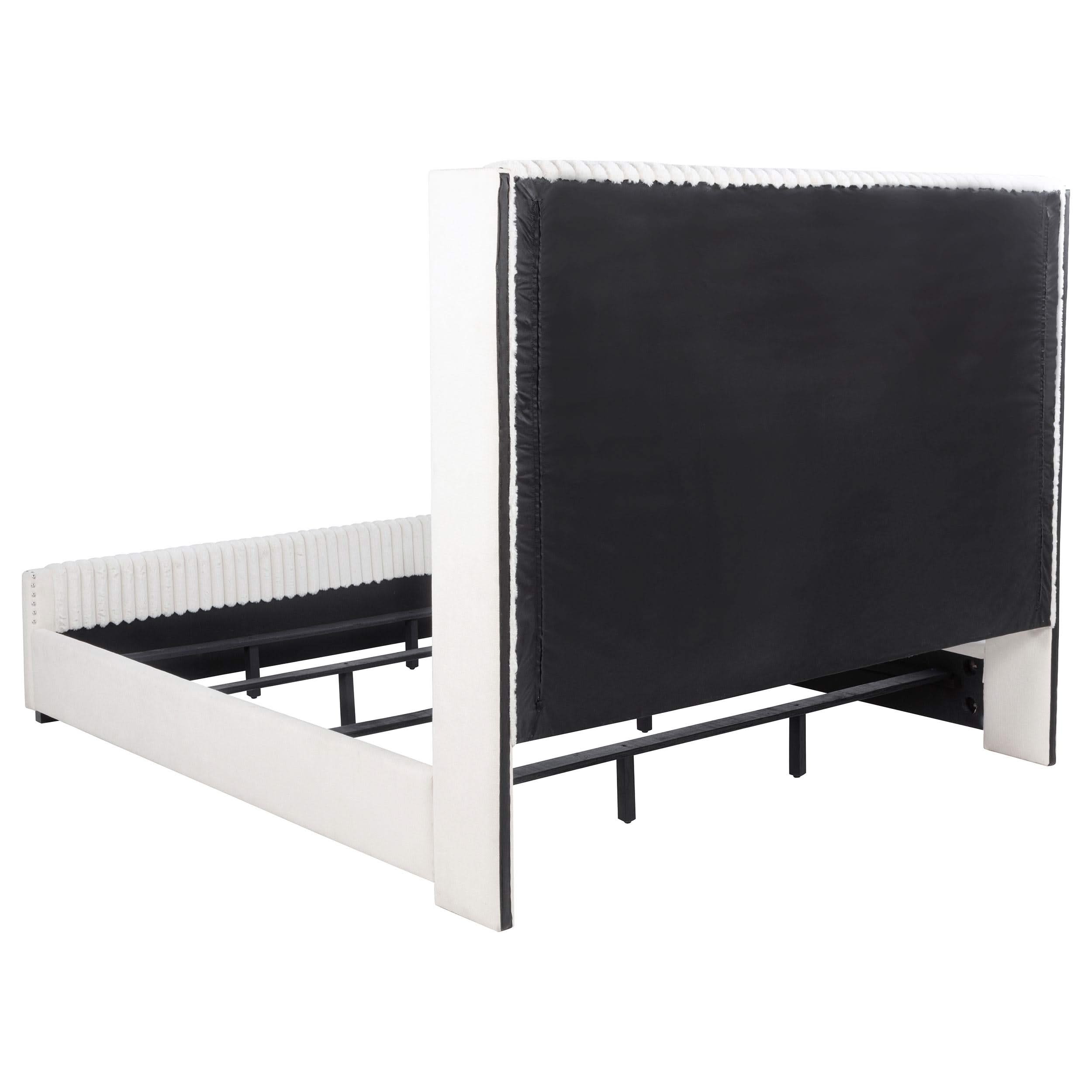 Cama California King tapizada Natasha de 65 pulgadas en color crema