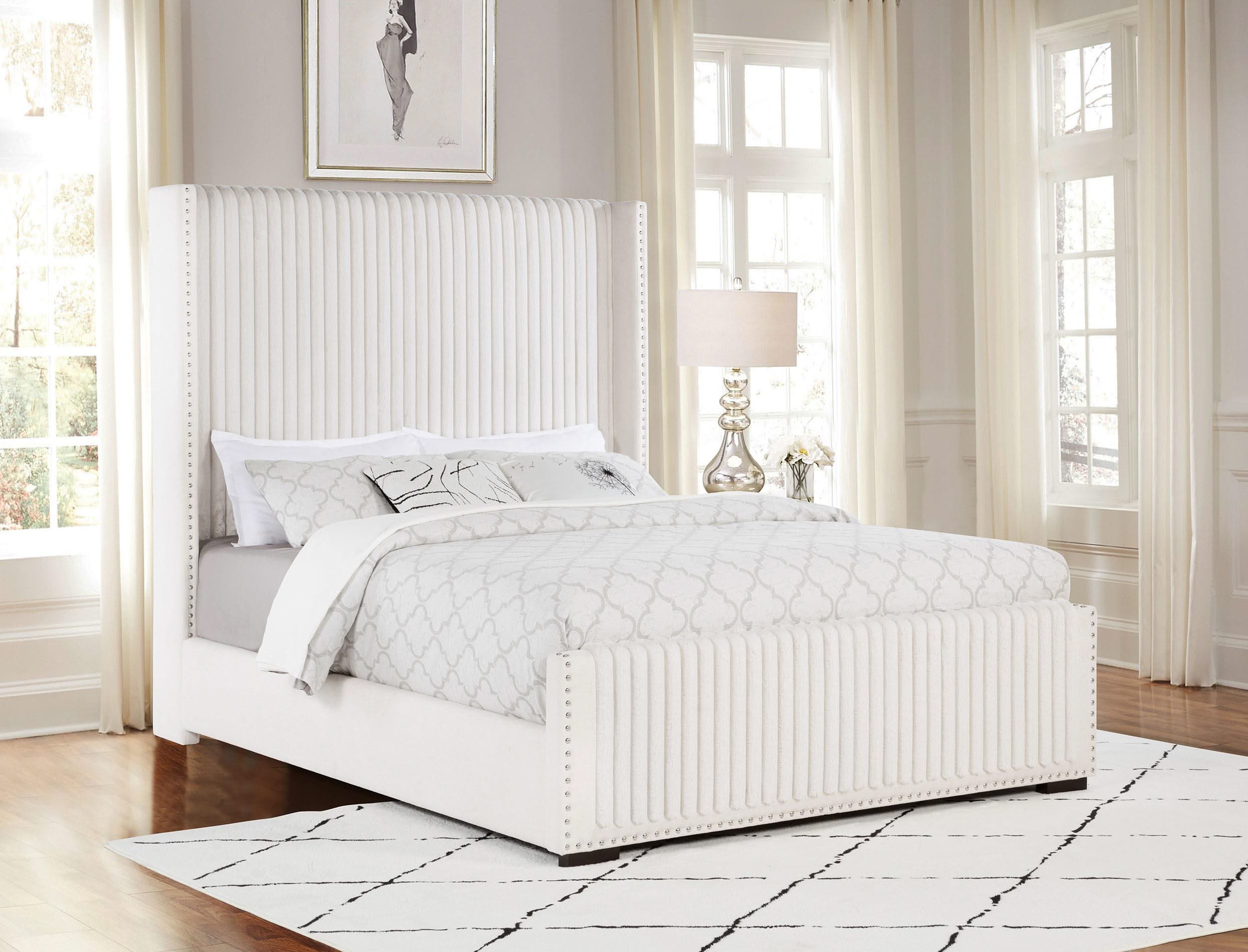 Cama Queen Natasha de 65 pulgadas con respaldo alto tapizado en color crema