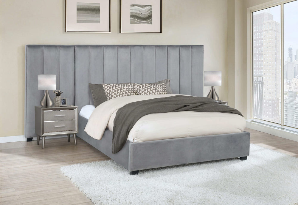 Cama Queen tapizada Arles con paneles de pared, color gris