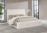 Cama Rebecca tapizada en piel sintética color crema tamaño king