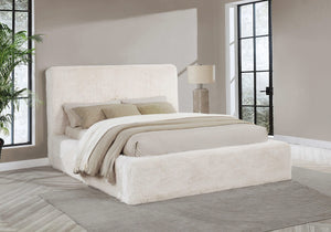 Cama Rebecca tapizada en piel sintética color crema tamaño king