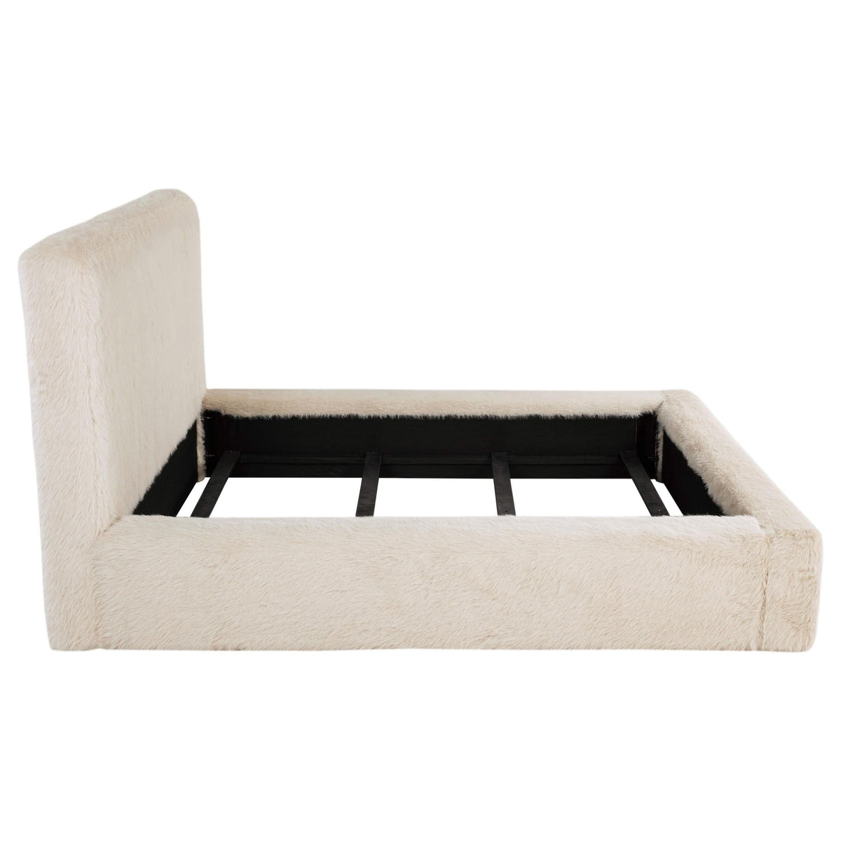Cama Rebecca tapizada en piel sintética color crema tamaño king