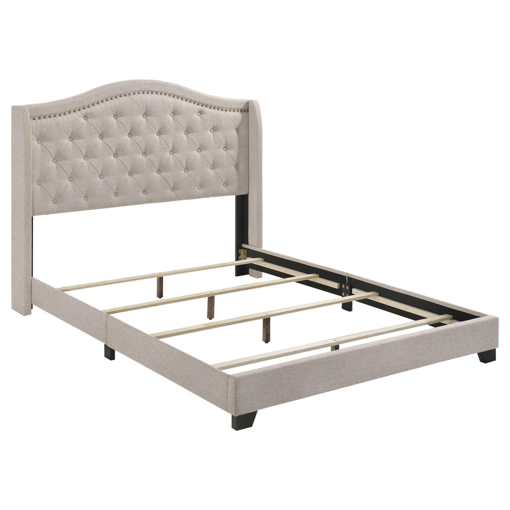 Cama Queen Sonoma tapizada con respaldo alto en beige