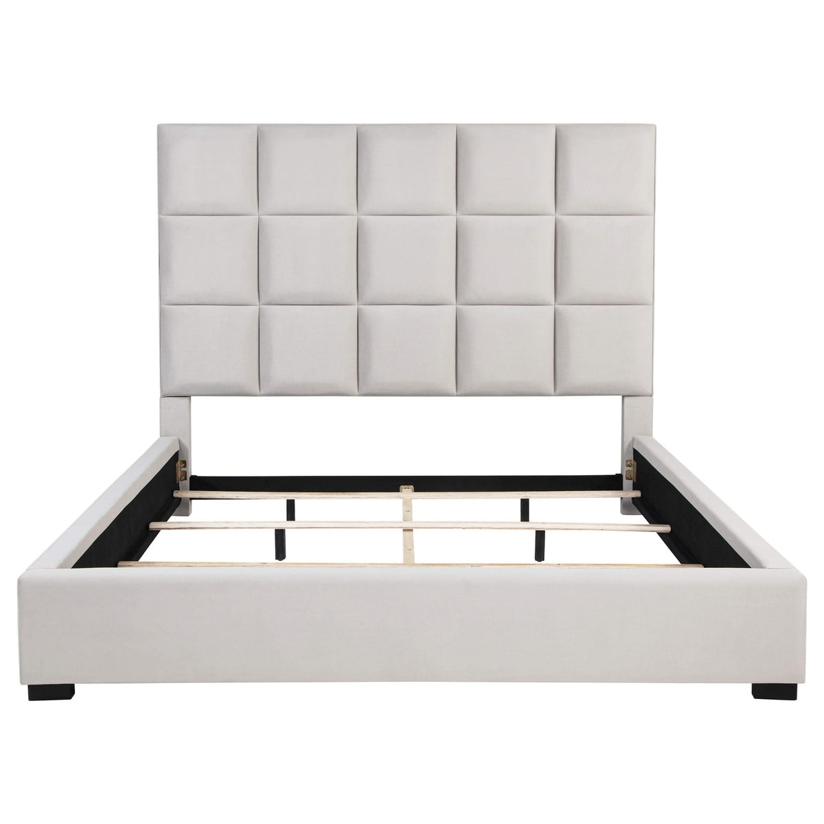 Cama King tapizada con paneles en beige