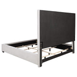 Cama King tapizada con paneles en beige