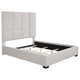 Cama Queen con paneles tapizados en beige