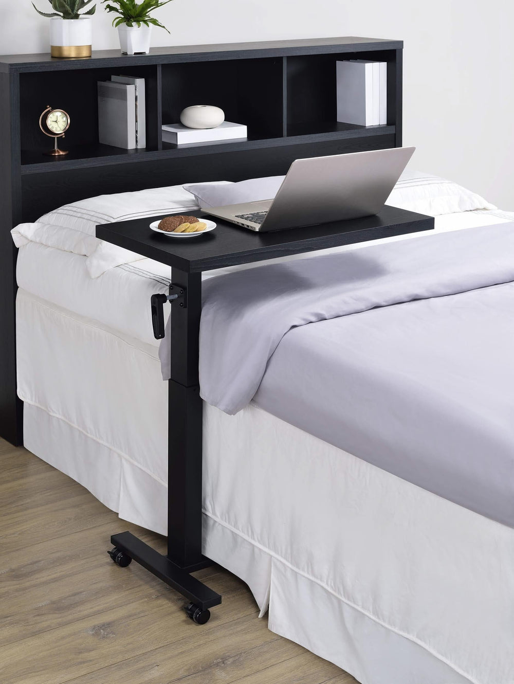Mesa C móvil para dormitorio Westpark con altura ajustable, color negro