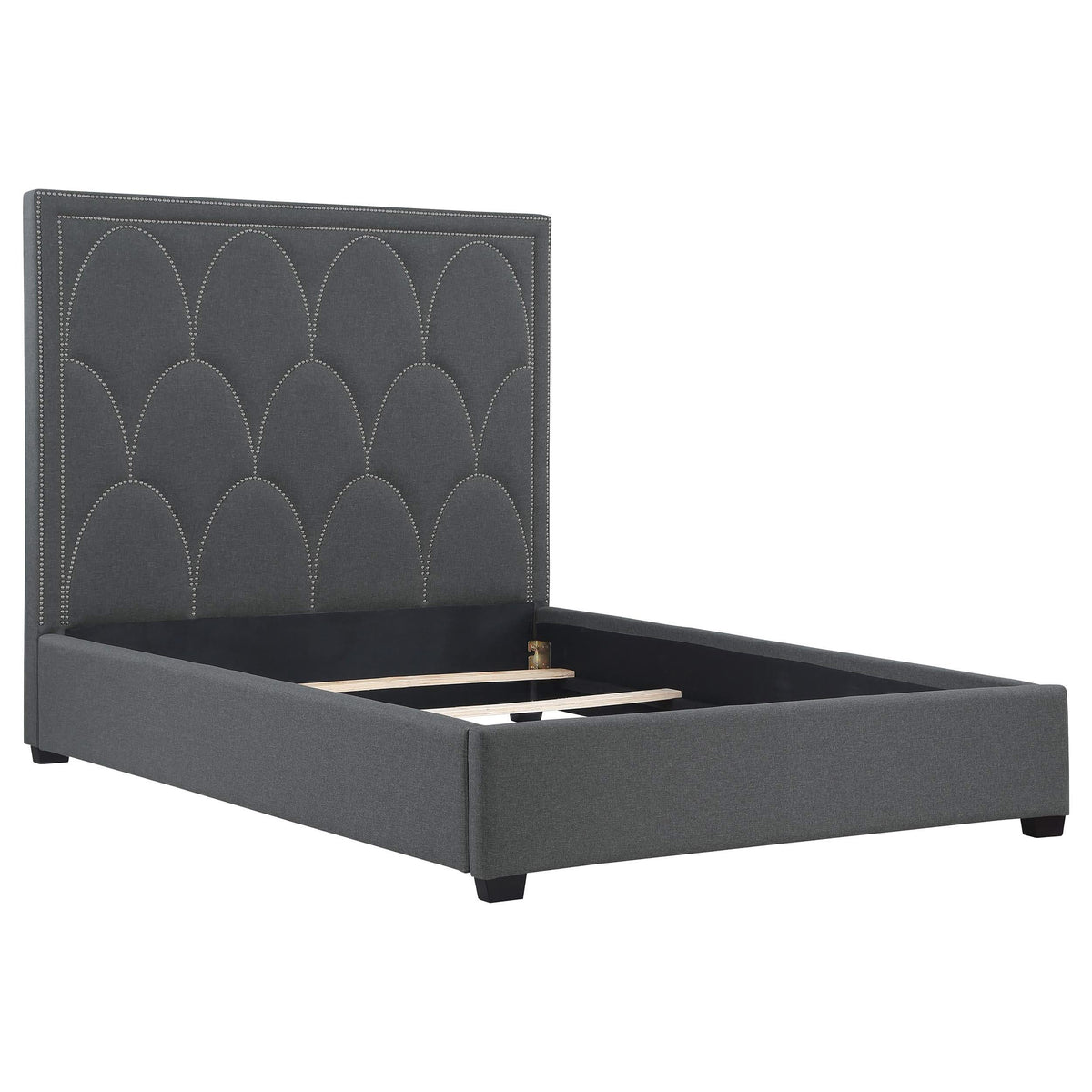 Cama Queen tapizada Bowfield con paneles en color carbón
