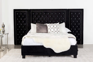 Cama Hailey tapizada Eastern King con paneles de pared, color negro