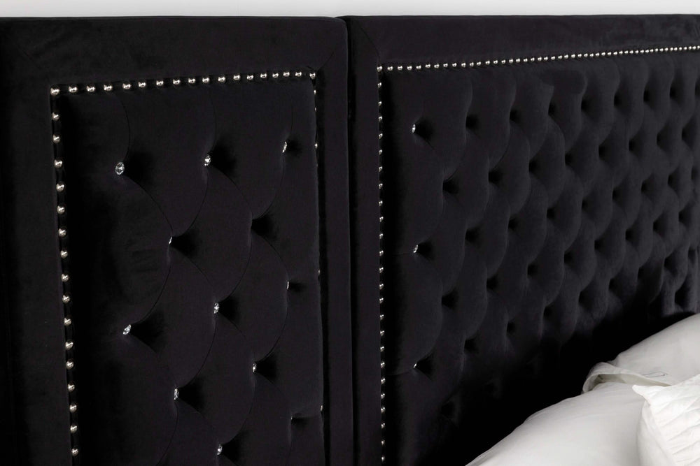 Cama Hailey tapizada Eastern King con paneles de pared, color negro