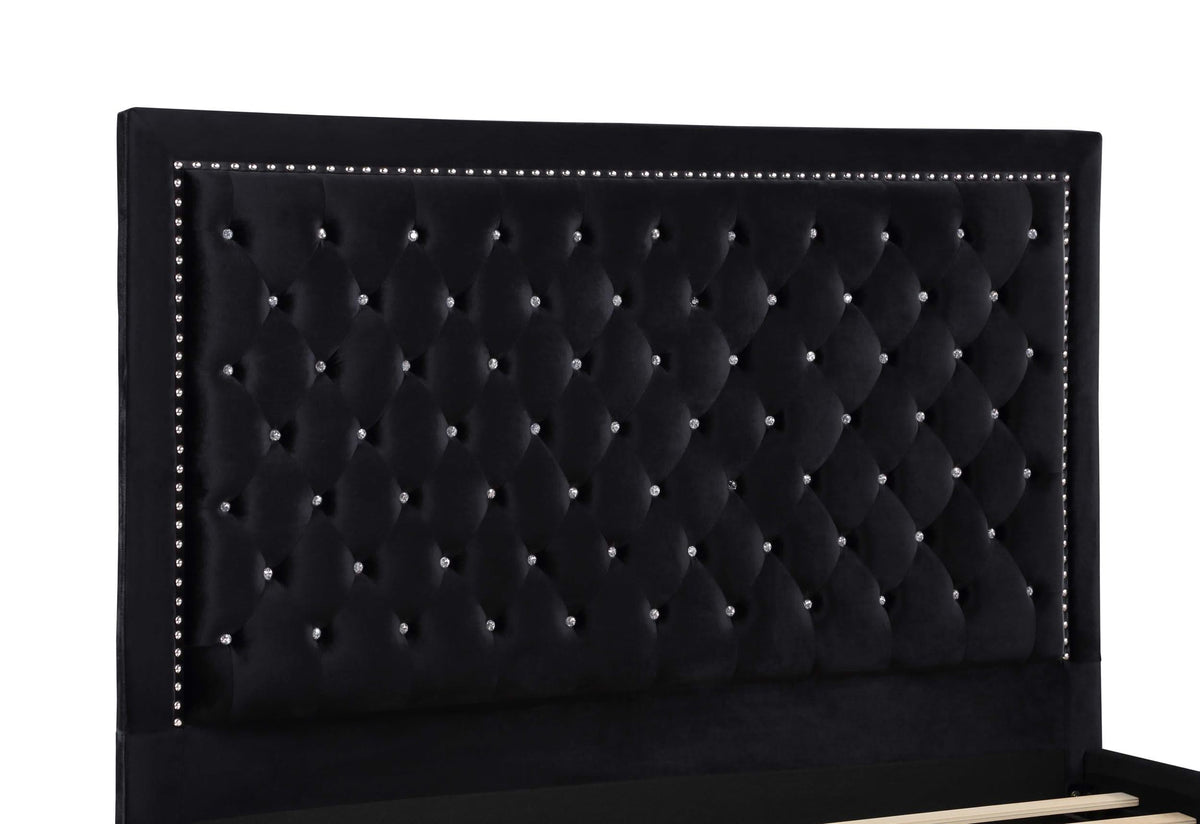 Cama Hailey tapizada con paneles Eastern King en color negro