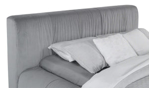 Cama Queen tapizada Wilshire con plataforma gris