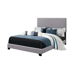 Cama Boyd tapizada de tamaño completo en gris