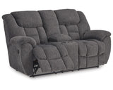 Loveseat reclinable Foreside con consola