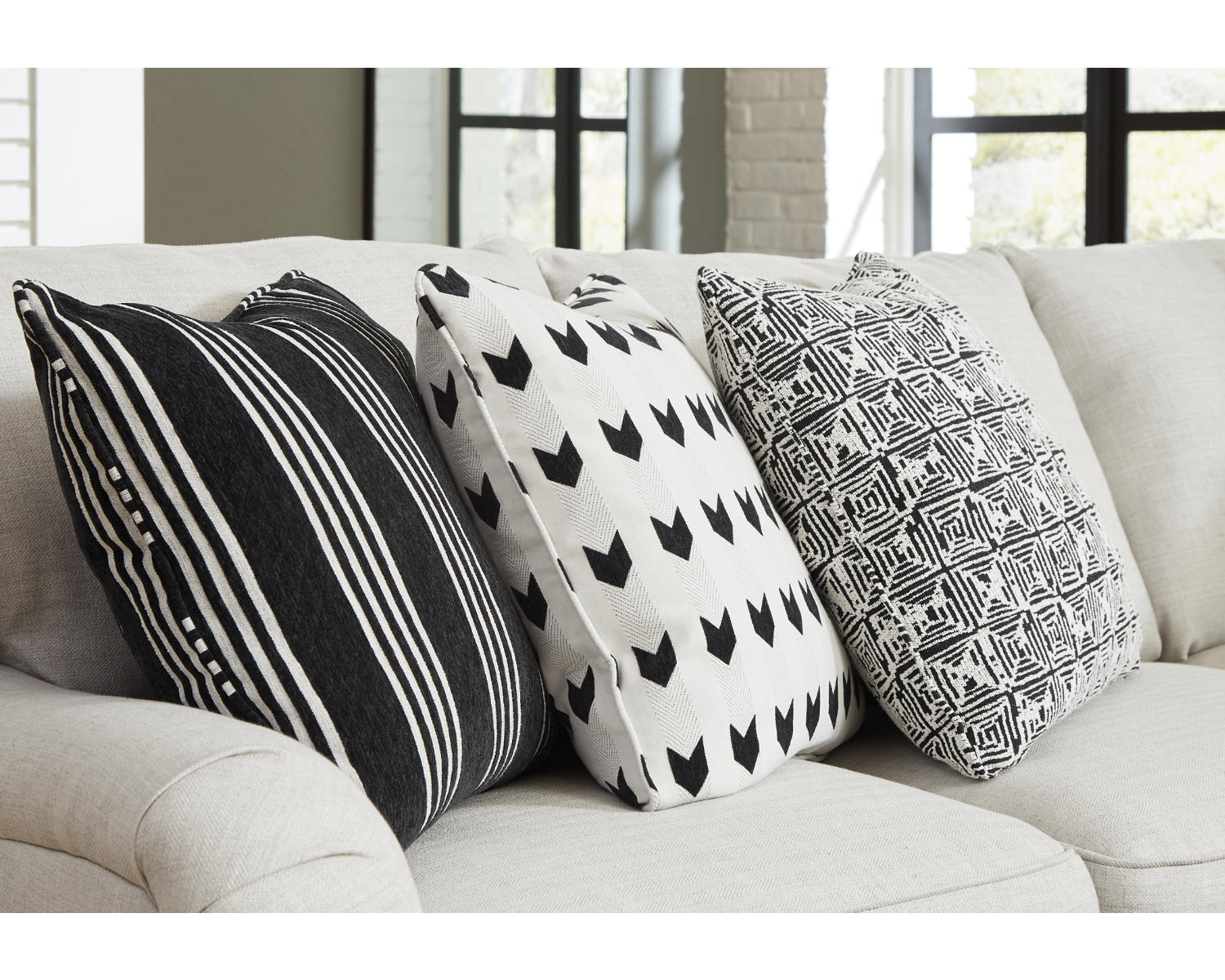 Huntsworth 4-Piece Sectional with Chaise