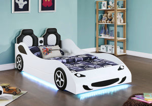Cama doble de madera Cruiser con iluminación LED y colchón de 7 pulgadas, color blanco